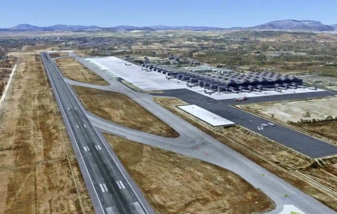 Проект руліжних доріжок доповнює понад 11 мільйонів євро, вже інвестованих компанією Aena в Аліканте минулого року, включаючи новий Центр управління аеропортом, розширені виходи на посадку та сонячну електростанцію на дахах автостоянок.