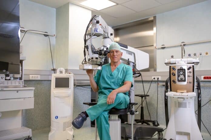 Keratopigmentacja to nowatorska technika, która była szeroko badana i analizowana przez zespół dr Alió, zanim została wprowadzona do praktyki klinicznej.