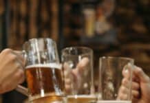 Zorganizowane pub crawle zakazane w Barcelonie Urzędnicy twierdzą, że celem tego posunięcia jest zmniejszenie hałasu, poprawa zdrowia publicznego i utrzymanie porządku na ulicach.