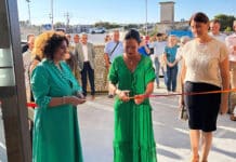 La première maison funéraire d'Orihuela Costa ouvre officiellement ses portes après cinq ans de travaux Le ruban a été officiellement coupé par la conseillère sociale d'Orihuela, Agustina Rodríguez, accompagnée de Pilar María Samper et des conseillères de Pilar de la Horadada, Asunción Sánchez Martínez et María del Mar Sáez Martínez.
