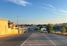 Grote veiligheidsverbeteringen om de wegen van Villamartin en San Miguel te verbeteren De geplande werkzaamheden, die naar verwachting vier maanden in beslag zullen nemen, omvatten onder meer het volledig opnieuw asfalteren van de weg, de aanleg van een middenberm met voetgangersoversteekplaatsen, het herindelen van het verkeer, het repareren van beschadigde trottoirs en het plaatsen van nieuwe horizontale en verticale bewegwijzering.