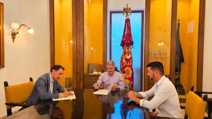 The Orihuela Town Council and the Provincial Traffic Department of Alicante (DGT) have signed a cooperation agreement to establish an official computer-based classroom for driving theory exams in Orihuela.