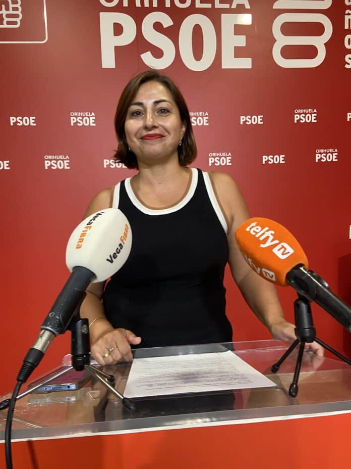 Соціалістична партія (PSOE) Оріуели рішуче розкритикувала Народну партію (PP) як у міській раді, так і в провінційній раді Аліканте за нехтування місцевим бізнесом, зокрема, шляхом скасування Bono Consumo (схеми споживчих ваучерів).