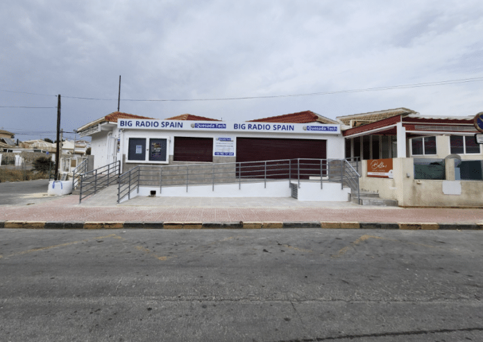 Big Radio Spain kondigt met trots de feestelijke opening aan van haar gloednieuwe, op zonne-energie werkende radiostudio's in het hart van Ciudad Quesada.