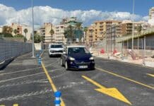 Toegangsweg naar de vismarkt van Torrevieja en Marina Salinas nu geopend Afgelopen dinsdagmiddag begon het verkeer weer te stromen over een nieuw geopende toegangsweg in het havengebied, die de vismarkt (lonja) en de jachthaven Marina Salinas met het stadscentrum verbindt.