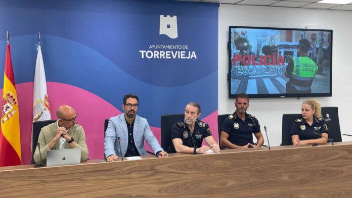 Radni Ricardo Recuero i Federico Alarcón podkreślili, że Patrol Szkolny nie tylko wzmacnia bezpieczeństwo, ale także zaufanie, profilaktykę i edukację w społeczności.