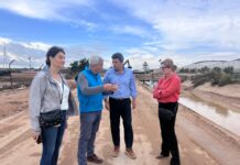 Mazón Renews Criticism of AEMET for early downgrading of Rainfall Alerts in Pilar de la Horadada Valencian president Carlos Mazón with the mayor of Pilar de la Horadada on a visit to the town during the flooding