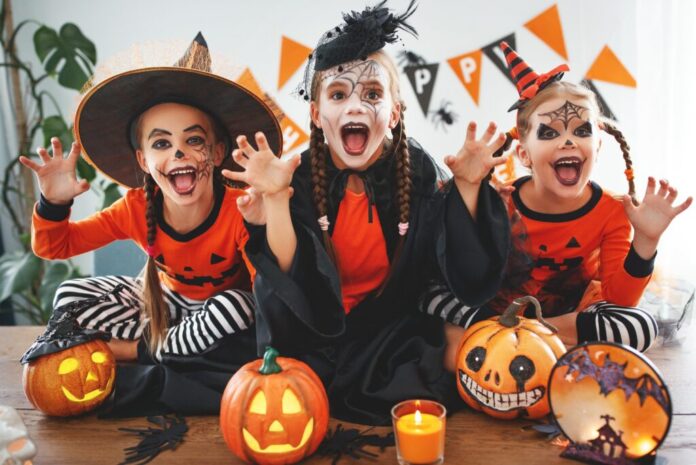 Halloween en la región de la Vega Baja de España trae una emocionante mezcla de tradición, creatividad y espíritu comunitario, especialmente en las ciudades de Torrevieja y Orihuela.