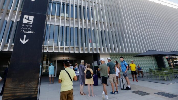 Il Regno Unito continua a essere il principale mercato internazionale dell'aeroporto, rappresentando oltre la metà di tutti i collegamenti insieme all'Irlanda.