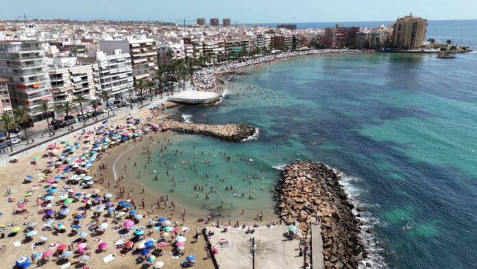 Torrevieja a connu une forte augmentation du tourisme familial et des visiteurs culturels, attirés par les festivals et le littoral populaire de la région.
