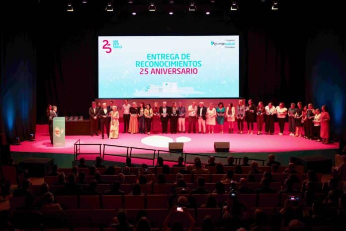 L'hôpital Quirónsalud Torrevieja a célébré son 25e anniversaire lors d'un gala dynamique à l'Auditorium international de Torrevieja, réunissant plus de 500 invités