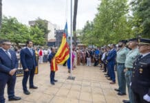 Torrevieja viert Nou d'Octubre met Pride and Honours Local Heroes Ondanks de onzekere lucht verliep het evenement soepel, wat zowel de organisatorische kracht van de stad als de veerkracht van de gemeenschap weerspiegelt.