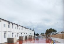 Cambiemos Orihuela en Compromís ondervragen Les Corts over de klasgroottes op Coastal School nr. 20 en de plannen voor de bouw van een nieuw permanent gebouw Cambiemos Orihuela kondigde aan dat het alle beschikbare middelen zal gebruiken om druk uit te oefenen op de gemeenteraad om te beginnen met de bouw van de nieuwe school aan de kust. Daarmee wil het instituut ervoor zorgen dat de kinderen uit de regio fatsoenlijk openbaar onderwijs krijgen, onder goede omstandigheden.