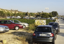 Guardamar Market Reopens in defiance of Municipal Closure Order The market next to the N-332 in Guardamar del Segura, known as El Fogón de Guardamar, reopened its doors this Sunday despite a municipal order mandating its closure. The reopening occurred after the seals placed by the Local Police were broken.