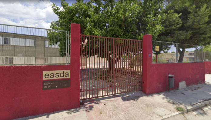 Ifølge kilder ved skolen handler institusjonen med «største mulige flid» for å ivareta alle elevers og ansattes velvære. Når helsetiltakene er fullført, vil senteret gjenåpne og gå tilbake til normal drift.