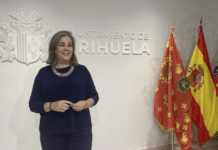 Contant geld nog steeds in de wacht, terwijl de stad haar oude belofte van subsidies voor nieuwe ouders herhaalt Kortom: de gemeenteraad van Orihuela blijft aankondigingen recyclen, maar voor gezinnen blijft het verkrijgen van het geld de allerhoogste prioriteit, niet het lezen ervan.