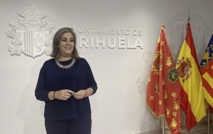 En bref : le conseil municipal d'Orihuela continue de recycler les annonces, mais pour les familles, la priorité urgente reste d'obtenir l'argent, pas d'en lire.