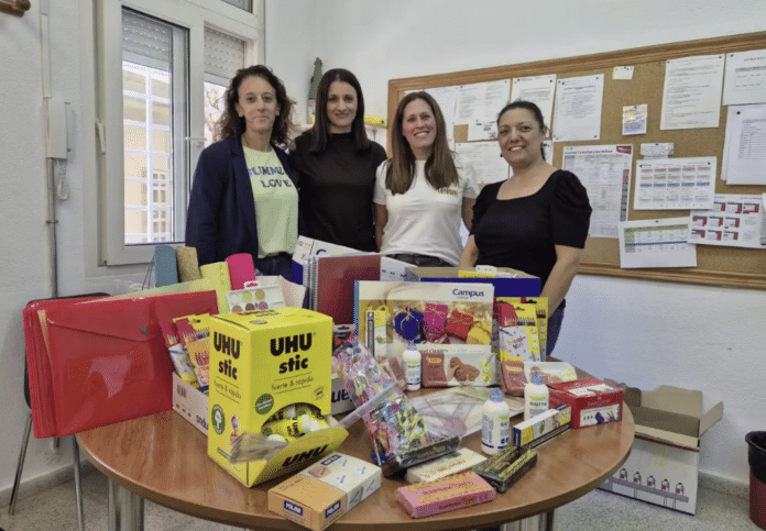 Dankzij de genereuze donatie van de leden van de ADAPT Metal Detecting Club konden we onze jaarlijkse donatie wederom doen aan de plaatselijke basisschool Las Esperanzas.