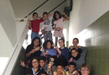 Kinderen uit San Pedro spelen de hoofdrol in Holiday Pantomime De theatergroep ADAPT heeft al jarenlang het geluk een nauwe band te onderhouden met de plaatselijke basisschool “Las Esperanzas” in San Pedro. Hierdoor kunnen we elk jaar rekenen op een groep lokale schoolkinderen die in onze pantomimes optreden, tot groot genoegen van iedereen die erbij betrokken is.