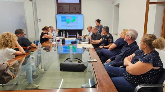 La déléguée du gouvernement Pilar Bernabé a averti après une réunion du Comité de coordination des urgences (CECOPI) que l'épisode durerait probablement plusieurs jours, jusqu'au week-end férié.