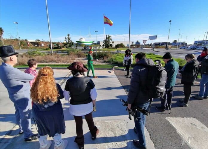 Een van de unieke kenmerken van de pantomimes van de ADAPT Theatre-groep is het gebruik van locatievideo's om een ​​deel van het verhaal te vertellen. De opnamen zijn gemaakt op bekende locaties in San Pedro en er worden vaak mensen bij betrokken die bekend zijn in de omgeving.