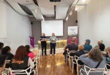 Los vecinos de Orihuela unen fuerzas para revitalizar el río Segura. La sesión de dos horas en la Biblioteca María Moliner reunió a personas de todas las edades y procedencias para debatir los desafíos del río y proponer ideas para su revitalización.