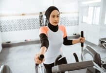 Jonge Marokkaanse ondernemer verdedigt haar sportschool voor vrouwen in Almoradí te midden van online kritiek De naam Nisaa – Arabisch voor ‘vrouwen’ – weerspiegelt haar visie om een comfortabele, respectvolle en inclusieve ruimte te creëren waar vrouwen vrij kunnen sporten.