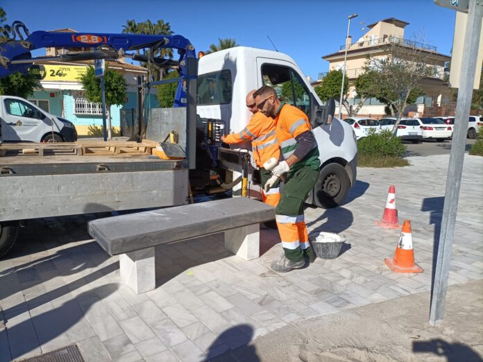 Hovedfokuset for den siste tidens tiltak har vært å imøtekomme beboernes etterspørsel etter flere sitteplasser langs promenaden.