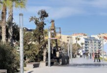 Mystery Fire Destroys Inspection Platform Used in Torrevieja Palm Tree Safety Check The fire started shortly after 1:30 PM in the lower part of the lift, where the engine and wheels are located. According to the Provincial Fire Consortium, the flames spread quickly via the tyres, resulting in the complete destruction of the vehicle.