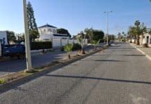 Project van € 200,000 ter upgrade van de Avenida Cabo Roig in Orihuela Costa De geplande verbeteringen omvatten het opnieuw asfalteren van de weg, het vernieuwen van de straatverlichting en de bewegwijzering en het verwijderen van architectonische barrières om universele toegankelijkheid te garanderen.