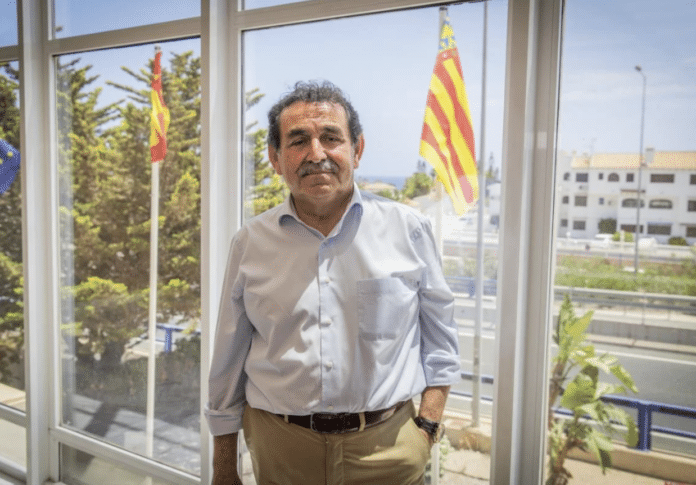 Volgens ambtenaren van de stad zorgt de overdracht van bevoegdheden voor kleinere contracten ervoor dat de afdeling Inkoop zich kan richten op grotere projecten, waardoor de efficiëntie wordt verbeterd en administratieve processen worden versneld.