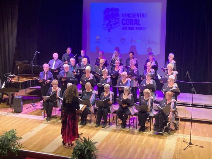 L'8 novembre, il Coro Crescendo ha tenuto anche un concerto di musica da tutto il mondo presso la Scuola di Musica e Cultura di Los Montesinos
