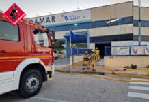 San Fulgencio Inferno as Fire Rips Through Car Workshop — Exploding Batteries Send Smoke Billowing Across the Sky “It was an extremely dangerous situation,” one firefighter said. “The mix of vehicles and electric batteries made it unpredictable and volatile.”