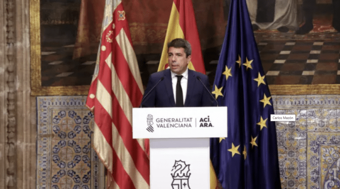 Несмотря на это заявление, несколько ключевых вопросов остаются без ответа, в том числе о том, откажется ли Масон от своего депутатского места, что лишит его иммунитета от судебного преследования, и кто станет его преемником на посту главы правительства Валенсии.