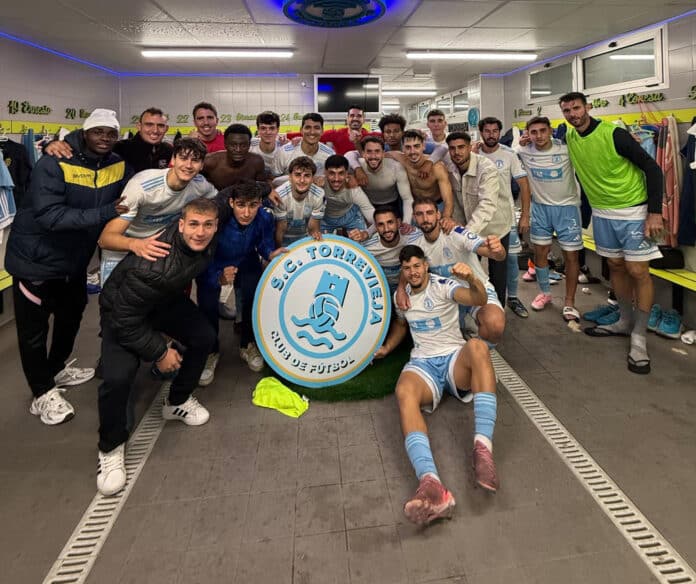 Es war ein hart erkämpfter Sieg für Torrevieja, die ihre makellose Heimbilanz trotz einer engagierten Leistung von Redován aufrechterhielten. Redován dürfte, ähnlich wie Torry in Benidorm in der Vorwoche, das Gefühl haben, mehr verdient gehabt zu haben. Piquero hingegen wird mit der Widerstandsfähigkeit seiner Mannschaft und Ismails erneuter spielentscheidender Leistung sehr zufrieden sein.