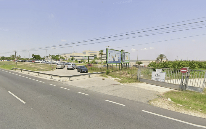 La nouvelle entrée est destinée à permettre l'accès depuis Torrevieja–Los Balcones vers le parking de l'hôpital, près du kilomètre 26 de la CV-96, à côté de la route d'accès à l'irrigation de Torremiguel.