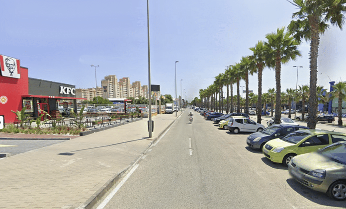 Un pomeriggio di routine si è trasformato in un incubo quando mercoledì un ragazzo di 16 anni è stato accoltellato due volte da un diciassettenne vicino a un KFC in Avenida de las Cortes Valencianas.