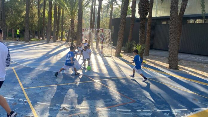 De gemeenteraad van Orihuela heeft officieel een contract van € 14.14 miljoen toegekend voor de levering van sportpersoneel, ondersteunend personeel, onderhouds- en schoonmaakdiensten voor gemeentelijke sportfaciliteiten.