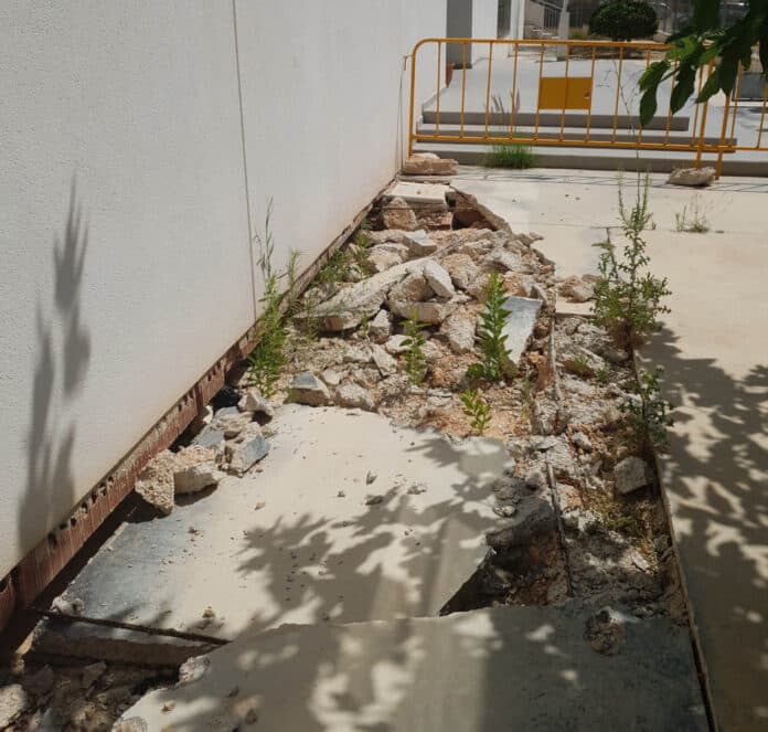 Arbeidene forventes å ta mellom seks og ni måneder etter at anbudsprosessen er fullført. Basert på disse tidslinjene anslår nabolagsforeningen Unidos por la Costa at samfunnshuset kan gjenåpne i første kvartal 2027.