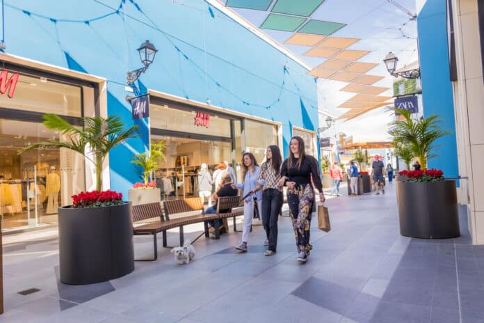 Die Teilnahme setzt eine Mitgliedschaft im Zenia Boulevard Loyalty Club voraus, Besucher können sich aber auch vor Ort anmelden.