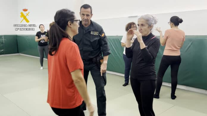 Cette initiative, une première dans la région, souligne l'engagement de la Garde civile à soutenir la communauté médicale dans la prévention et la gestion des agressions au travail.