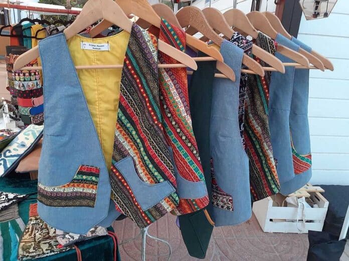 La feria se instala en el Paseo Marítimo del Puerto de Jávea y estará abierta el sábado 6, domingo 7 y lunes 8 de diciembre (siendo el día 8 festivo nacional) en horario ininterrumpido de 11:00 horas hasta las 7:00 horas.