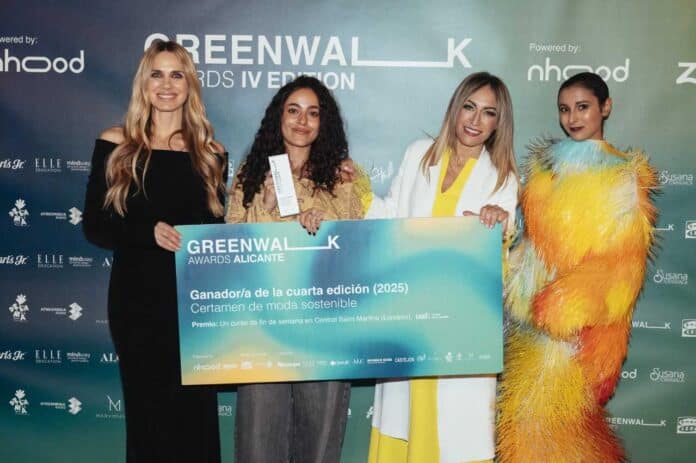 Keyla Cabral, studentessa di fashion design dell'UDIT, si è aggiudicata il primo premio alla quarta edizione annuale dei Greenwalk Awards, un concorso nazionale che unisce moda, sostenibilità e talenti emergenti.