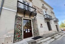 Turismo de Orihuela proporcionará aparcamiento y puntos de recarga para bicicletas eléctricas. Las nuevas instalaciones se instalarán en puntos clave de la ciudad para garantizar la máxima accesibilidad y funcionalidad.