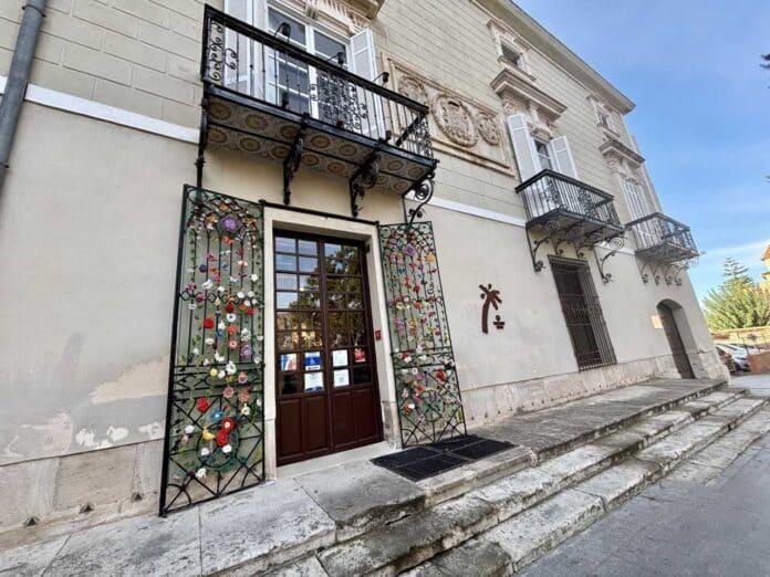 Нові об'єкти будуть встановлені у ключових місцях по всьому місту, щоб забезпечити максимальну доступність та функціональність.