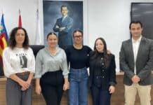 Torrevieja onthult de drie jonge vrouwen die La Corte Salinera 2025-2026 zullen vormen De selectie volgde op een weekendretraite waarbij zeven finalisten deelnamen aan interviews en groepsactiviteiten naast de huidige rechtbank en de jury. Drie van hen werden geselecteerd vanwege hun charisma, betrokkenheid bij de gemeenschap en hun vertegenwoordiging van de culturele geest van Torrevieja.