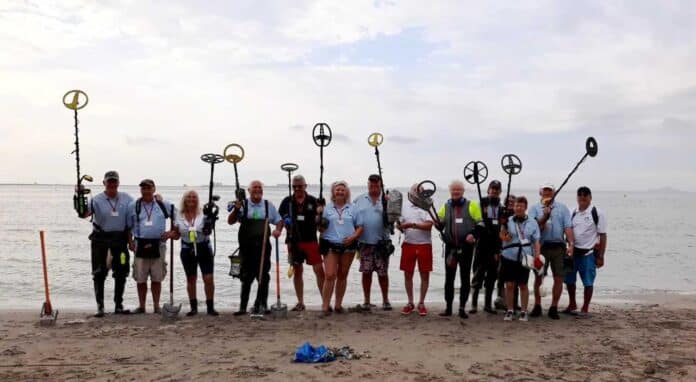 Både ADAPT teatergruppe og ADAPT metalldeteksjonsklubb vil være til stede på EXPO Torrevieja 15. og 16. november i Torrevieja internasjonale auditorium for alle som ønsker å finne ut mer om en av gruppene, og kjøpe billetter.