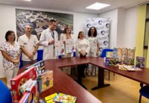 Un nouveau projet de « valise de voyage » crée un espace de lecture et de jeu pour les enfants hospitalisés « L’objectif est d’accompagner les enfants et leurs familles durant cette période difficile », a déclaré le conseiller Portugal. « Nous souhaitons que leur séjour à l’hôpital soit plus chaleureux, plus familier, en les aidant à renouer avec des habitudes comme la lecture et le jeu. »