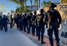 La policía desmantela una red de trata de personas en Alicante: 11 mujeres liberadas, 7 detenidas. Las autoridades españolas han asestado un duro golpe a la trata de personas en Alicante, rescatando a 11 mujeres y deteniendo a siete sospechosos vinculados a una red criminal que explotaba a mujeres con fines sexuales.