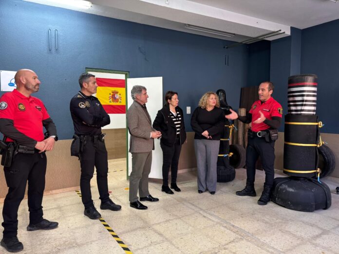 Tijdens de presentatie prees burgemeester Pepe Vegara het initiatief en benadrukte dat het de toewijding, het teamwerk en de vooruitstrevende aanpak van de lokale politie aantoont.